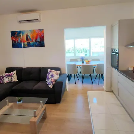 Rico Cosy And Spacious * Kastela