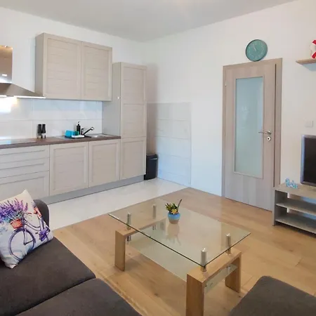 Rico Cosy And Spacious Apartment Kastela