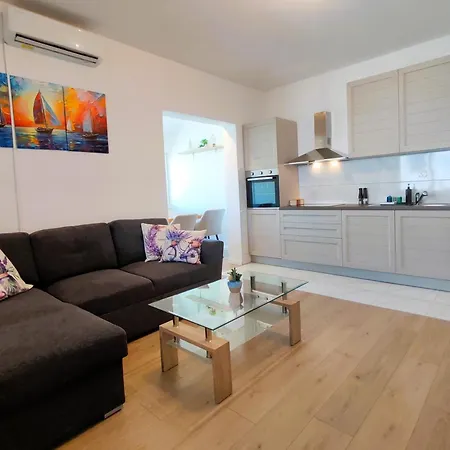 Rico Cosy And Spacious Kastela